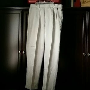 Axist men's pleated 36x32 khakis